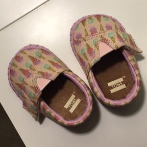 Infant ice cream cone TOMS 🍦🍦🍦🍦